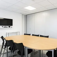 Mur coulissant insonorisé pliable suspendu |   Cloison mobile en panneaux de mélamine avec rail en aluminium, design moderne, pour usage commercial et scolaire