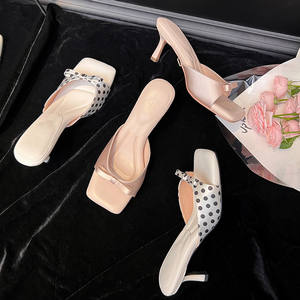 Шлепанцы из атласа с квадратным носком - Product Image 4