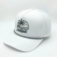 Gorra de Béisbol Deportiva de Poliéster Impermeable de 5 Paneles con Logotipo de PVC y Goma OEM al por Mayor, con Corte Láser y Perforaciones