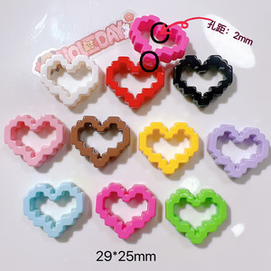 Venta al por mayor de dijes 3D de resina con diseño de corazón hueco estilo retro de dibujos animados, accesorios DIY para el cabello y decoraciones para fundas de teléfono. - Product Image 4
