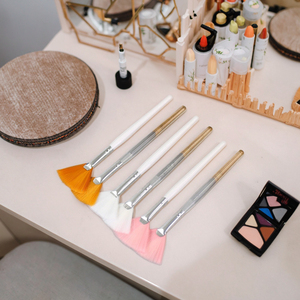 Brocha Portátil y Práctica para Mascarillas Faciales, Mango de Plástico, Aplicador Esencial de <span class=keywords><strong>Maquillaje</strong></span> para el Cuidado de la Piel Femenina, Estilo Brocha de Abanico - Product Image 4