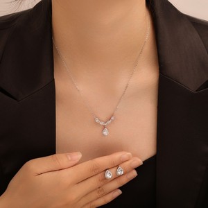 Ensemble de boucles d'oreilles et collier en perles brillantes, en forme de goutte d'eau, en alliage de cuivre, bijoux de fête pour femmes, mode de luxe - Product Image 2