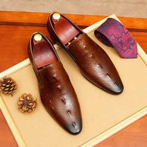 La nouvelle série de vêtements de cérémonie pour hommes, best-seller 2025, est élégante et légère - Product Image 2