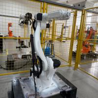 Brazo Robótico de 6 Ejes con Alcance de 2028 mm, Alta Precisión de ±0.05 mm para Manipulación y Recogida de Carga Pesada