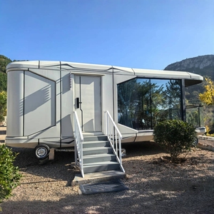 Maisons de Offre Spéciale Maison de <span class=keywords><strong>grange</strong></span> modulaire personnalisée 40 conteneurs Space Capsule Maison de luxe préfabriquée avec balcon rétractable - Product Image 3