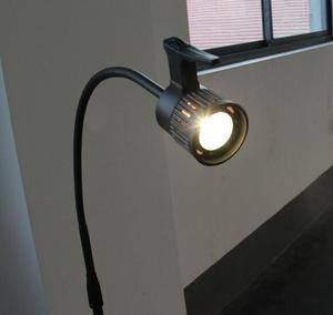 Lámpara de Examen LED Eléctrica Móvil Médica para Quirófano, Uso Quirúrgico, con Alta Iluminación - Product Image 1