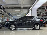 Подержанный внедорожник Toyota Corolla с полным приводом, АКПП, тканевыми сиденьями, шинами R17, панорамным люком, сенсорным экраном, левый руль, 2023 г., бензин, темно-серый
