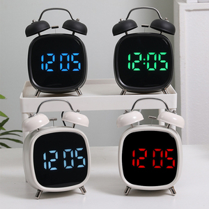 Bo Sheng <span class=keywords><strong>Horloge</strong></span> de bureau numérique intelligente à LED 3D personnalisable de 4 pouces avec affichage 12/24 heures et double cloche - Product Image 4