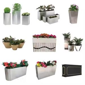 Grand <span class=keywords><strong>pot</strong></span> de fleurs <span class=keywords><strong>suspendu</strong></span> rectangulaire <span class=keywords><strong>en</strong></span> aluminium personnalisé pour jardin extérieur décoratif nouvelle maison ensemble de plantes de pépinière supports - Product Image 4