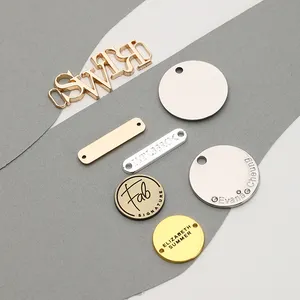 Gouden Letter Gegraveerde Ronde Plaat Custom Metalen Naaikleding Labels Zilver Ronde Plant Bedels Metalen Logo Naam