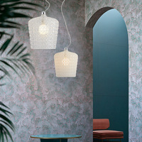 Luminaire suspendu design nordique, abat-jour élégant en acrylique creux, lampe suspendue moderne pour la décoration intérieure