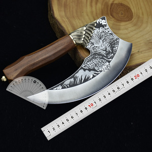 Ascia Decorativa Incisa con Motivo Leopardato, Coltello da Chef Vintage con Lama Curva, Ascia da Collezione Artistica con Manico in Legno Massello e Ornamenti in Ottone - Product Image 3