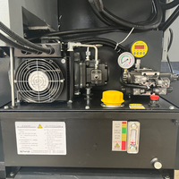Centre d'usinage vertical CNC VMC1370 durable pour l'usinage de surfaces fines des pièces de moules en alliage
