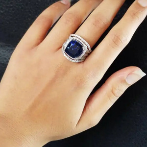 Anello Geometrico con Gemma Blu per Proposta di Matrimonio, Elegante Gioiello da Dito per Donne - Product Image 1