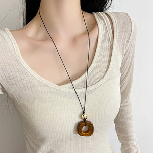 Collar colgante de hueso de camello natural con personalidad europea y americana - Product Image 4