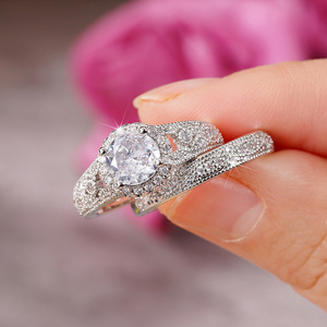 Conjunto de Anillos de Pareja con Diamantes Simulados Geométricos para Mujer, Joyería Elegante para Boda - Product Image 3