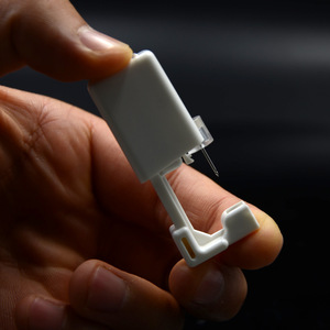 Nouvelle Machine de perçage jetable stérile pour Cartilage, <span class=keywords><strong>Tragus</strong></span>, Helix, Kit de sécurité, outil avec clous de boucle d'oreille, <span class=keywords><strong>pistolet</strong></span> de perçage d'oreille - Product Image 4