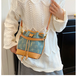 Bolsos de Hombro de PU con Cordón Estampado de Lujo para Mujer, Estilo Retro, de Moda, Casual, Tipo Bandolera, de Diseñador, Estilo Vaquero, Venta al por Mayor - Product Image 3