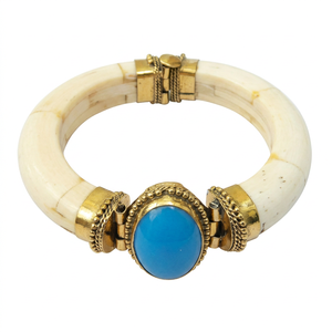 Bracelet artisanal éco-responsable en corne d'animal indien moderne et pierres semi-précieuses avec des pierres d'agate naturelles - Product Image 1