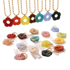 Collar con Colgante de Resina en Forma de Flor, Cadena de Acero Inoxidable Chapada en Oro, Joyería Femenina Linda, Pequeña, Fresca, Simple y Dulce - Product Image 2