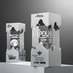 Trofeo de cristal Cubo de Rubik Pilar Tema deportivo Ecológico Regalo creativo de gama alta Grabado interno - Product Image 3