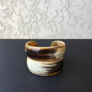 Bracelet jonc moderne en corne de buffle naturelle véritable, couleur naturelle, poli, écologique, cadeau pour femme, bracelet jonc empilable, fête des mères - Product Image 1