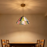 Lampe suspendue décorative en verre multicolore avec abat-jour, plaque de plafond en fer doré, luminaire suspendu élégant pour l'éclairage intérieur