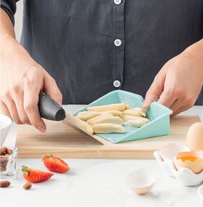Grattoir à gril en acier inoxydable personnalisé en stock, grattoirs de banc polyvalents pour surfaces plates, outil de pâtisserie et de cuisson - Product Image 1
