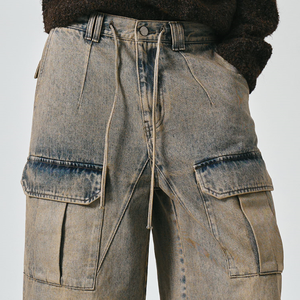 Vaqueros anchos de hombre estilo streetwear personalizados, con lavado sucio, tipo cargo, con cordón, en azul claro con tonos amarillos, para uso diario. - Product Image 6