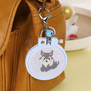 Original creativo jungla pequeño animal <span class=keywords><strong>punto</strong></span> <span class=keywords><strong>de</strong></span> <span class=keywords><strong>cruz</strong></span> DIY mochila hecho a mano rompecabezas <span class=keywords><strong>Kit</strong></span> para niños llavero <span class=keywords><strong>de</strong></span> tela bordada - Product Image 4