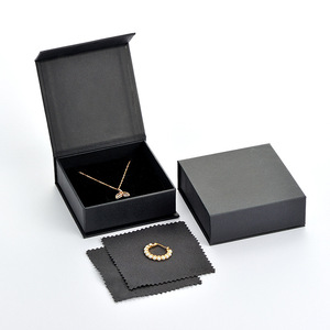 Emballage de boîte cadeau de bijoux écologique fermé magnétique de style livre carré personnalisé avec boîte et sac à bijoux en papier dur - Product Image 1