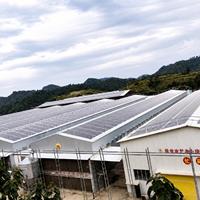 Support de montage de panneaux solaires pour hangars d'élevage, granges et systèmes solaires agricoles