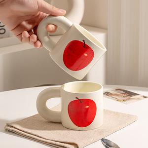 Tazza in Ceramica Stile Nordico con Motivo a Mela Senza Coperchio, Tazza per <span class=keywords><strong>Caffè</strong></span> e Tè per Ufficio e Camera da Letto, Design Carino e di Alta Qualità - Product Image 4