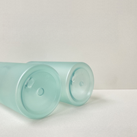 Nouvelle bouteille en plastique vert givré de 200ml avec bouchon blanc Bouteille d'emballage d'huile corporelle liquide d'essence réutilisable