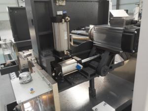 Serra de Corte de Alta Eficiência Totalmente Automática com Duas Cabeças - Serra de Corte de Cabeça Dupla - Serra de Esquadria para Corte de Perfis de Alumínio - CE - Product Image 5