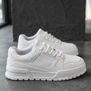 Sneakers de luxe personnalisées avec logo du fabricant, lacets blancs et noirs, modèle uni pour hommes, dessus en cuir de vache, semelle intermédiaire PHYLON - Product Image 2