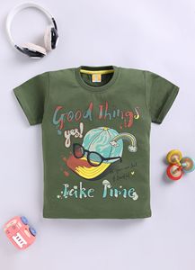 Camiseta de algodón puro estampada para niños, color verde claro, con estampado gráfico divertido con gorra, gafas de sol y camiseta colorida - Product Image 3