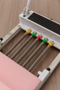 Kit de Pilates <span class=keywords><strong>Reformer</strong></span> Plegable Rosa para Llevar el Estudio a Casa |   Económico en espacios, deslizamiento silencioso, perfecto para apartamentos pequeños, fácil de guardar - Product Image 5