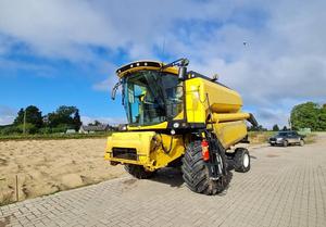 Moissonneuse-batteuse TC5060 d'occasion à bas prix, 175 CV, réservoir de grain de 5200 L, pour la récolte du thé/du maïs/des pommes de terre, avec moteur et boîte de vitesses, pour usage agricole - Product Image 3