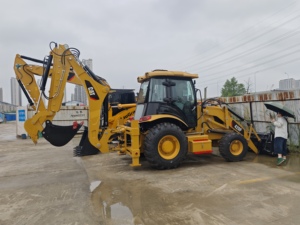 Chargeuse-pelleteuse d'occasion Cat 420F Caterpillar, bon état, faible nombre d'heures, vendue à bas prix - Product Image 3
