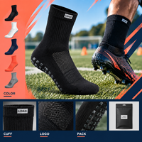 Chaussettes de football noires renforcées à profil mince, avec empeigne en maille respirante et antidérapante pour une adhérence optimale sur le terrain, et tableau de tailles pour crampons.