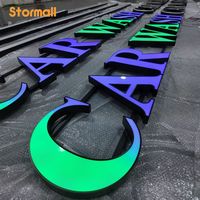 Lettres RGB personnalisées, enseignes lumineuses LED multicolores, signalétique commerciale, publicité créative pour les devantures de magasins, bâtiments