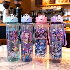Bouteille d'Eau en Plastique K-Pop de 700 ml pour Enfants, avec Paille et Lanière, Accessoire de Rentrée Scolaire, Motif Dessin Animé - Product Image 2