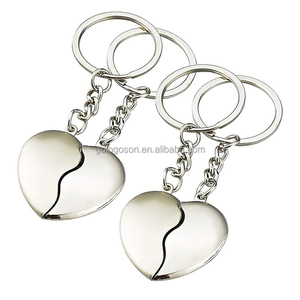 Mejor venta atractiva regalos juego par llaveros para los amantes de Metal en forma de corazón llavero magnético titular - Product Image 5