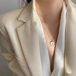 Collier à breloques de créateur de cercle de lune de coquille de perle <span class=keywords><strong>blanche</strong></span> 2023 nouveau style - Product Image 5