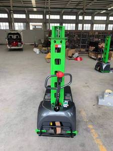 Forklift Pallet Jack Elektrik 1.5 Ton 540*1150mm Logam Tiga Roda Poliuretan OEM Dapat Disesuaikan - Product Image 6