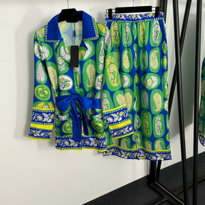 Nouvelle Collection Femme : Ensemble Élégant Chemise à Manches Longues Imprimé Coquillages et Short Décontracté - Product Image 1