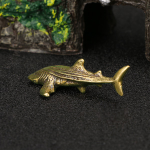 Vendita calda di ornamenti in ottone con ampia bocca di squalo Design antico scherzi giocosi collezione di artigianato in rame statua in bronzo promozionale - Product Image 4