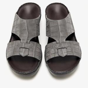 Sandales arabes de qualité supérieure personnalisées SHIKOL, pantoufles en cuir naturel gaufré pour hommes, chaussures de luxe pour le camping dans le désert, chaussures de ville - Product Image 1