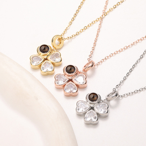 Nuova Collana Personalizzata con Proiezione Fotografica a Forma di Cuore, Ciondolo in Rame a Forma di Quadrifoglio con Zirconi e Scritta '<span class=keywords><strong>I</strong></span> <span class=keywords><strong>Love</strong></span> <span class=keywords><strong>You</strong></span>' per Donne - Product Image 5